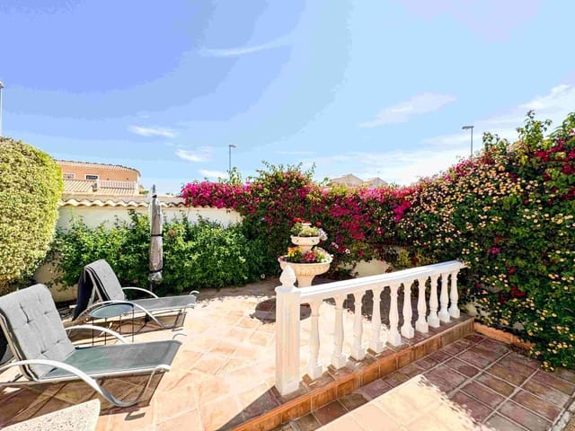 Chalet de 4 habitaciones en Orihuela en venta con piscina - 400.000 € (Ref: 8353759)