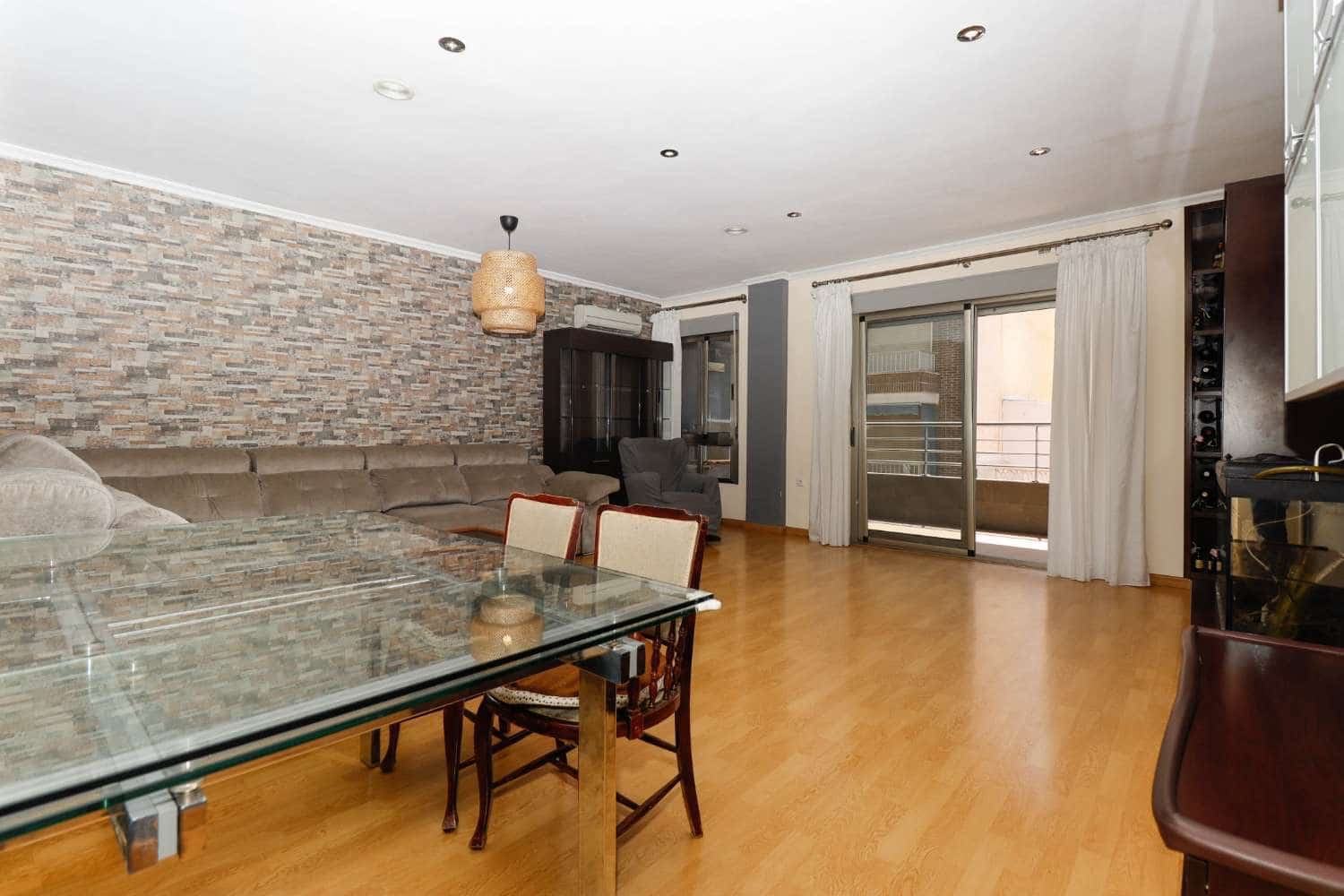 3 bedroom Flat for sale in Torrevieja with garage - € 248,000 (Ref: 8490714)