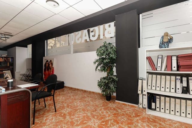 Kommersiell til salgs i Torrevieja - € 298 000 (Ref: 8561277)