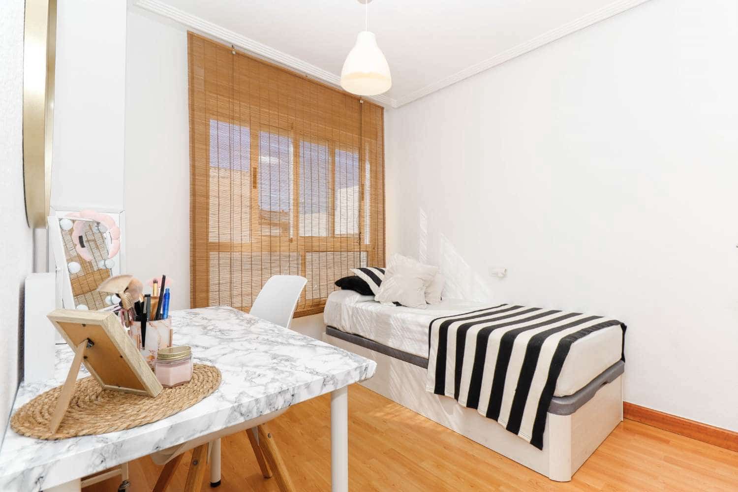 3 bedroom Apartment for sale in Torrevieja - € 189,000 (Ref: 8570363)