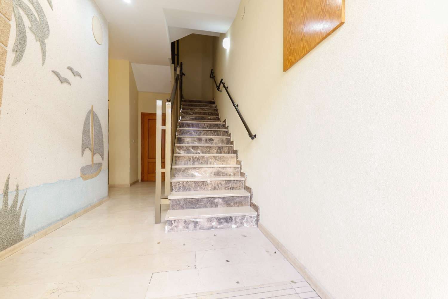 3 bedroom Apartment for sale in Torrevieja - € 189,000 (Ref: 8570363)