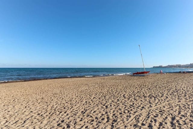 Apartamento de 2 habitaciones en Torrevieja en venta - 159.000 € (Ref: 8640906)