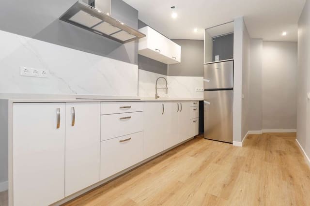 Apartamento de 2 habitaciones en Torrevieja en venta - 159.000 € (Ref: 8640906)