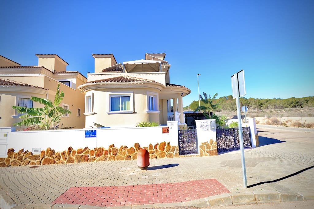 4 soveværelse Villa til salg i San Miguel de Salinas med swimmingpool garage - € 320.000 (Ref: 8759814)