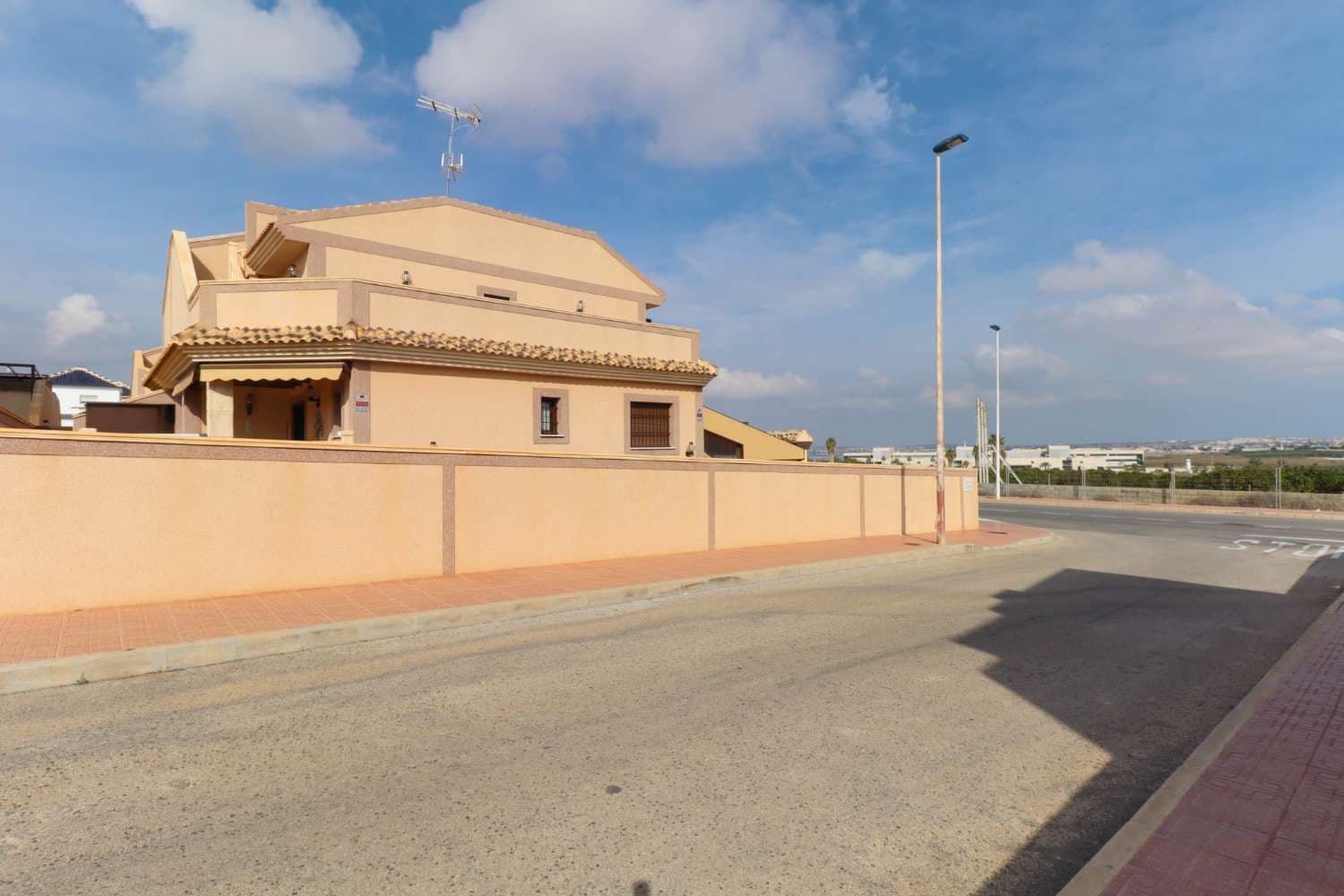 4 soveværelse Rækkehus til salg i Torrevieja med swimmingpool - € 450.000 (Ref: 8766668)