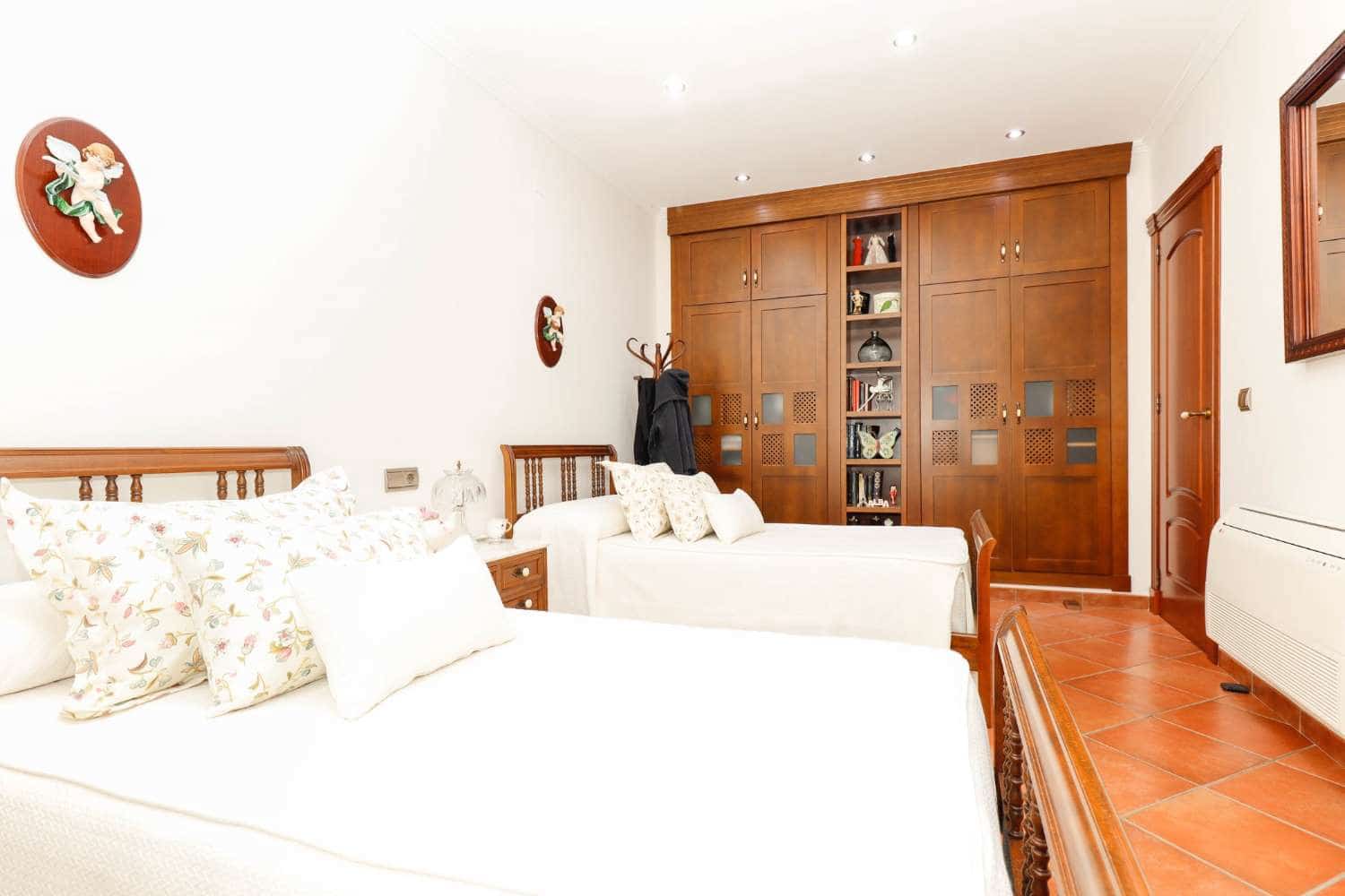 4 soveværelse Rækkehus til salg i Torrevieja med swimmingpool - € 450.000 (Ref: 8766668)