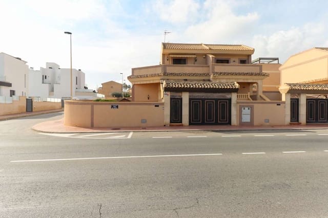 4 soveværelse Rækkehus til salg i Torrevieja med swimmingpool - € 450.000 (Ref: 8766668)