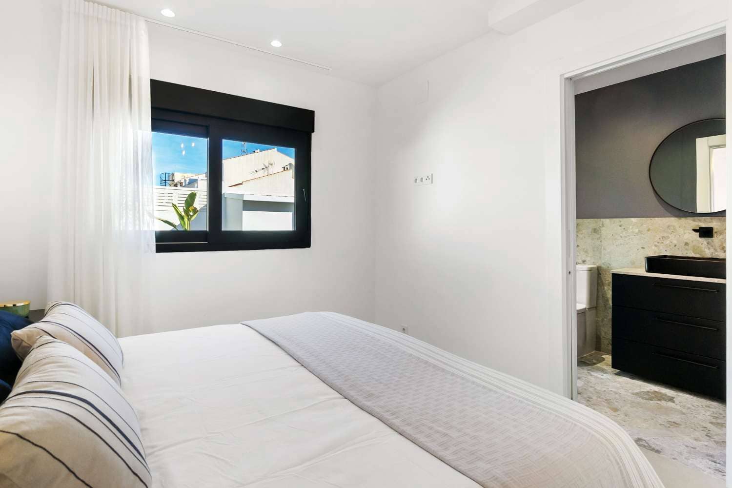 3 makuuhuone Huvila myytävänä paikassa Torrevieja mukana uima-altaan 
autotalli - 499 000 € (Ref: 8783570)