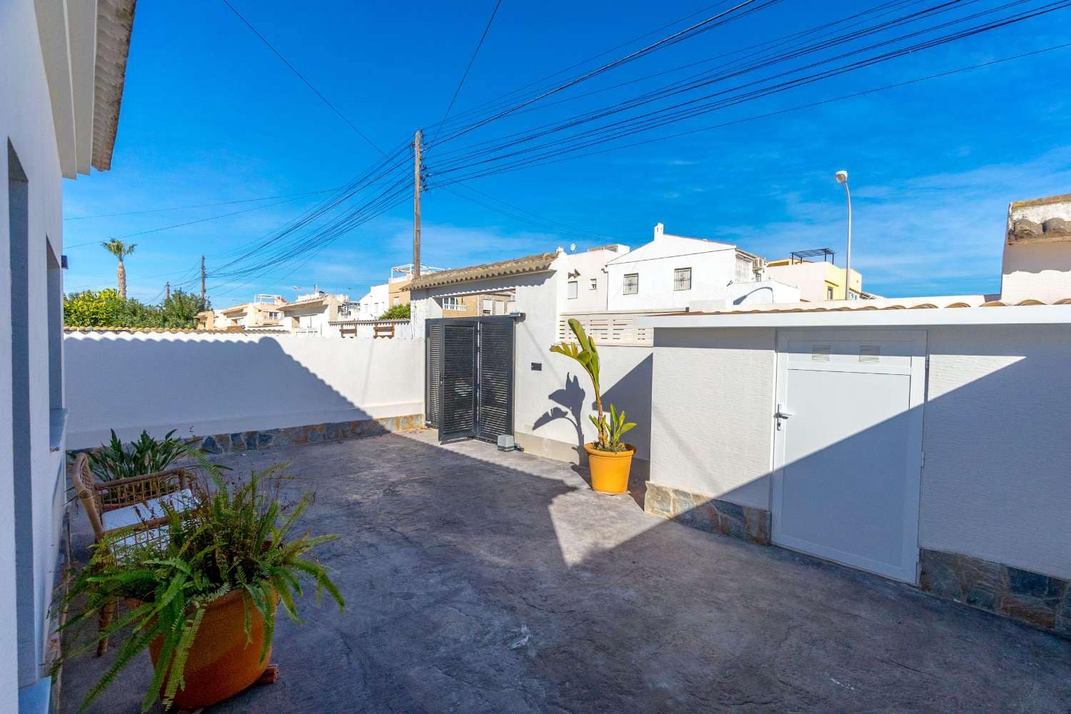 3 makuuhuone Huvila myytävänä paikassa Torrevieja mukana uima-altaan 
autotalli - 499 000 € (Ref: 8783570)