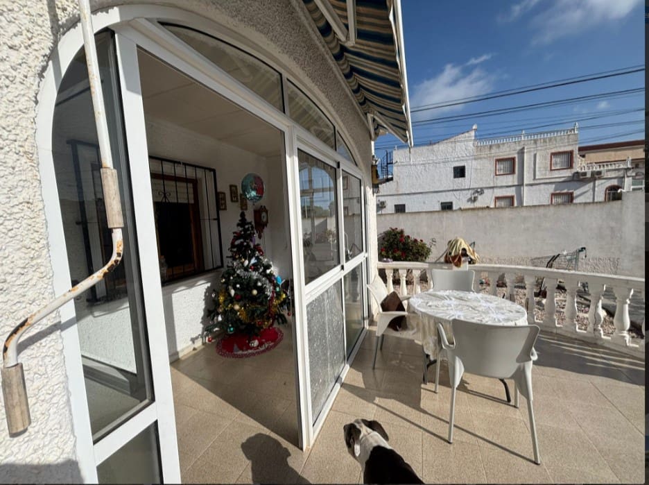 2 soveværelse Villa til salg i Torrevieja med swimmingpool garage - € 360.000 (Ref: 8817232)