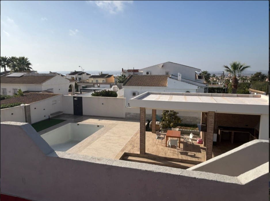 2 soveværelse Villa til salg i Torrevieja med swimmingpool garage - € 360.000 (Ref: 8817232)