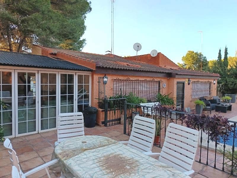 5 soveværelse Villa til salg i Torrevieja med swimmingpool - € 441.000 (Ref: 8824834)