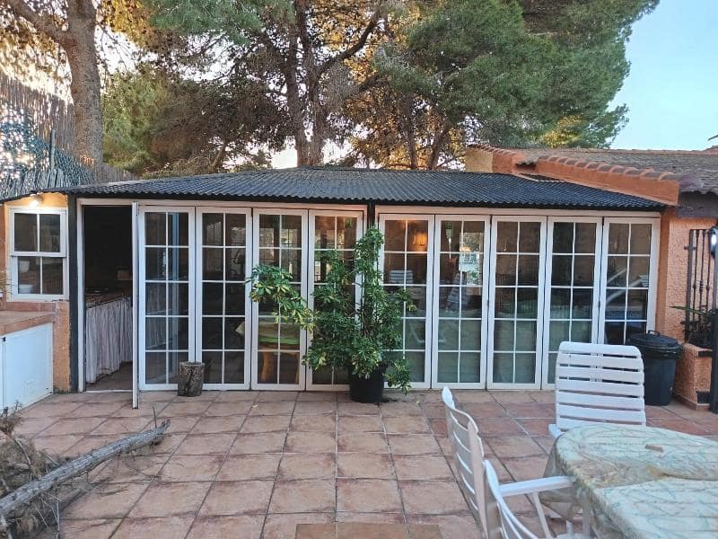 5 soveværelse Villa til salg i Torrevieja med swimmingpool - € 441.000 (Ref: 8824834)