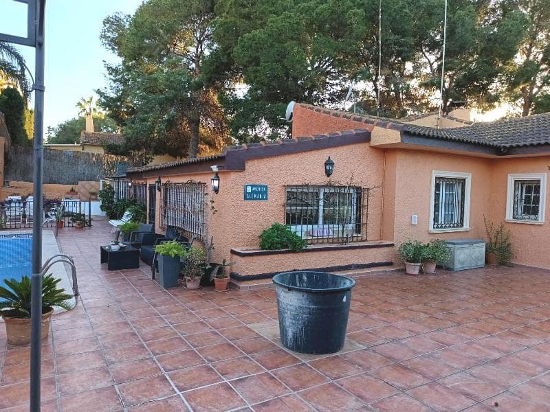 5 soveværelse Villa til salg i Torrevieja med swimmingpool - € 441.000 (Ref: 8824834)
