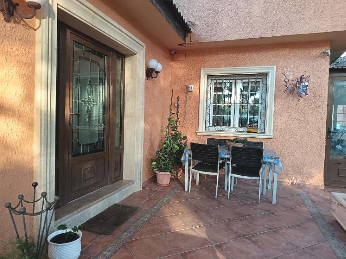 5 soveværelse Villa til salg i Torrevieja med swimmingpool - € 441.000 (Ref: 8824834)