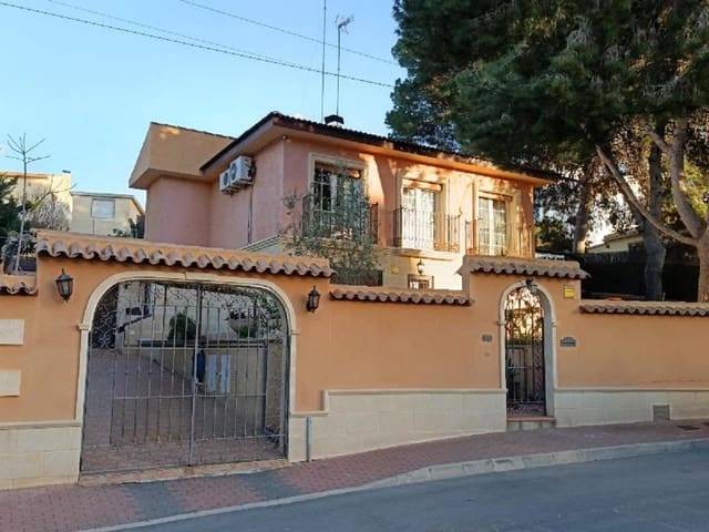5 soveværelse Villa til salg i Torrevieja med swimmingpool - € 441.000 (Ref: 8824834)