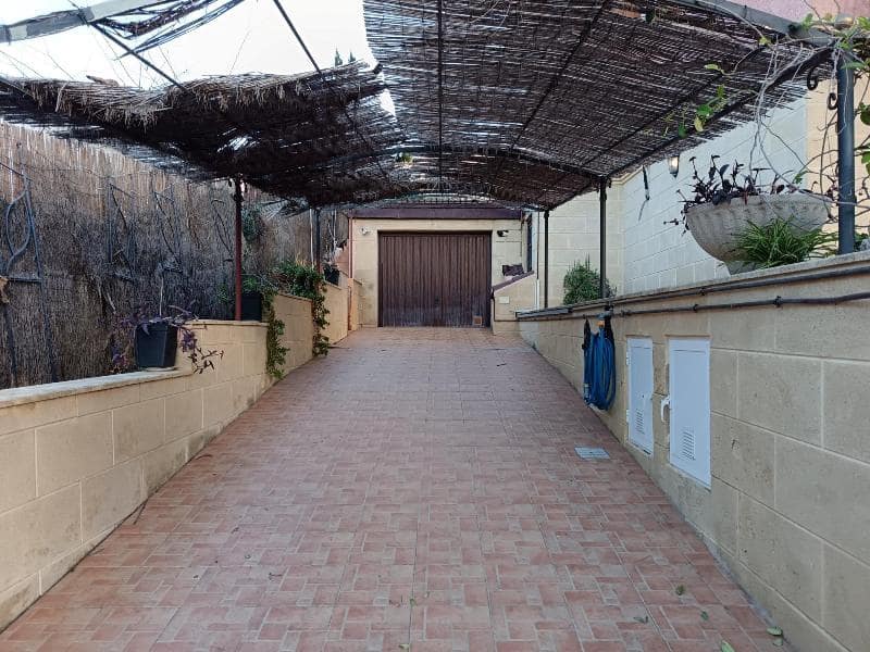 5 soveværelse Villa til salg i Torrevieja med swimmingpool - € 441.000 (Ref: 8824834)