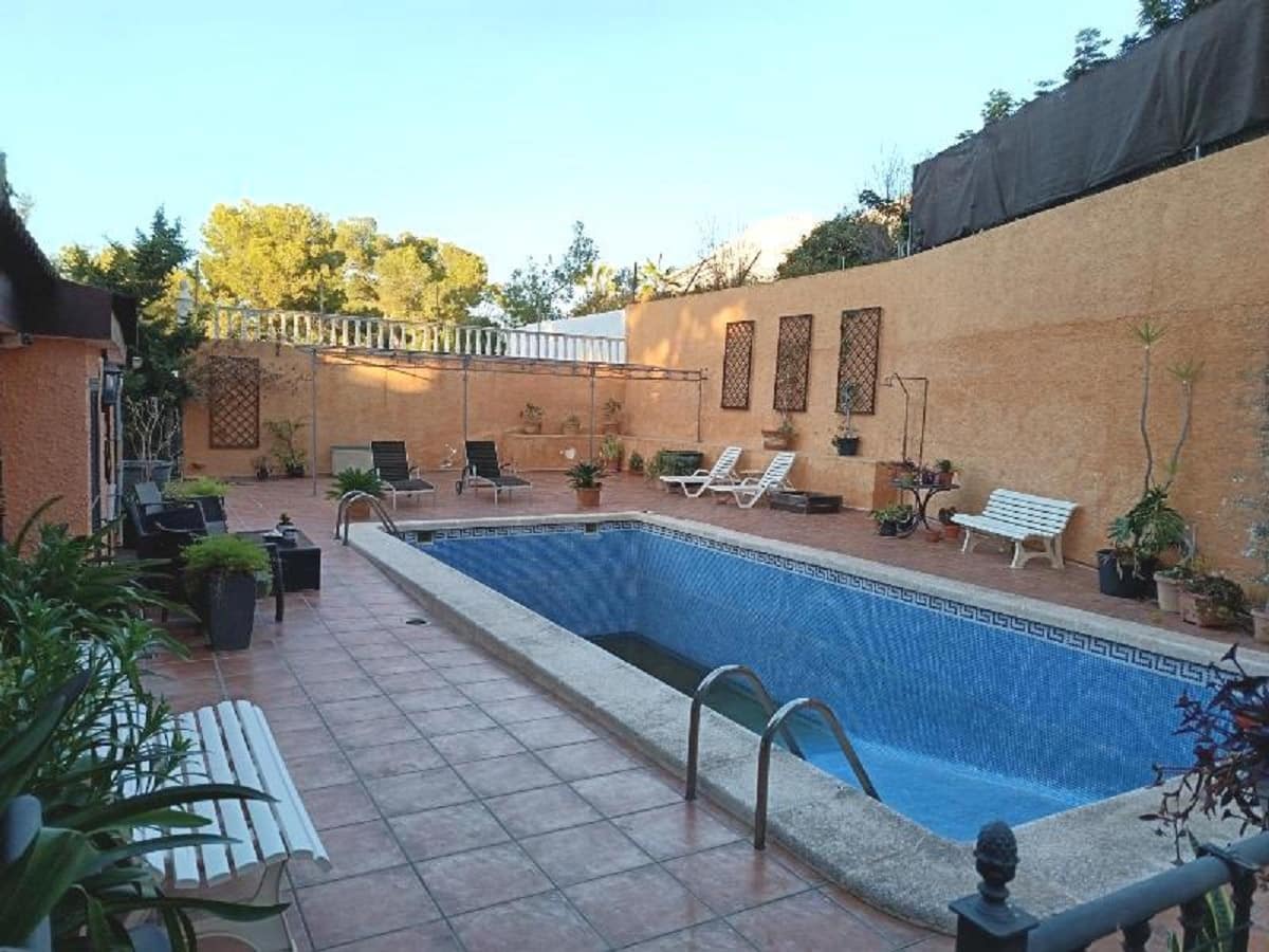 5 soveværelse Villa til salg i Torrevieja med swimmingpool - € 441.000 (Ref: 8824834)