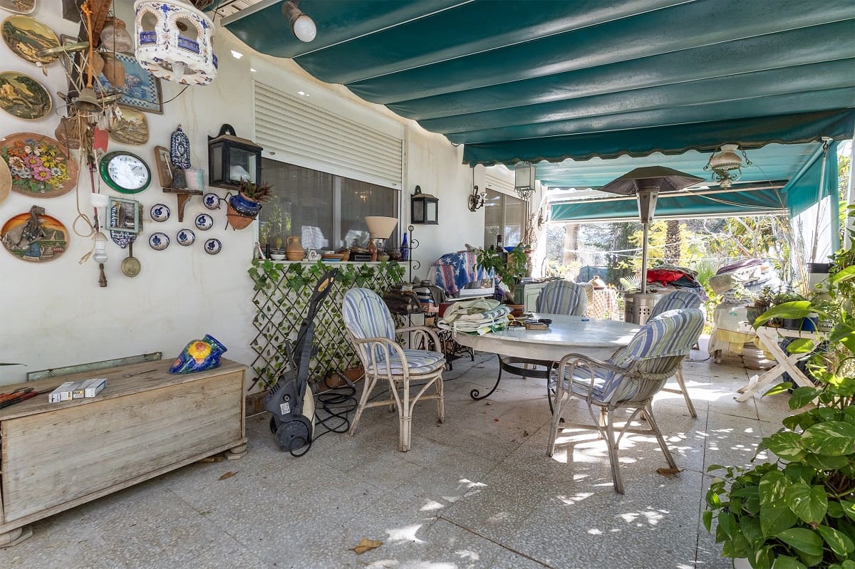 4 bedroom Villa for sale in Orihuela with garage - € 349,969 (Ref: 8896457)