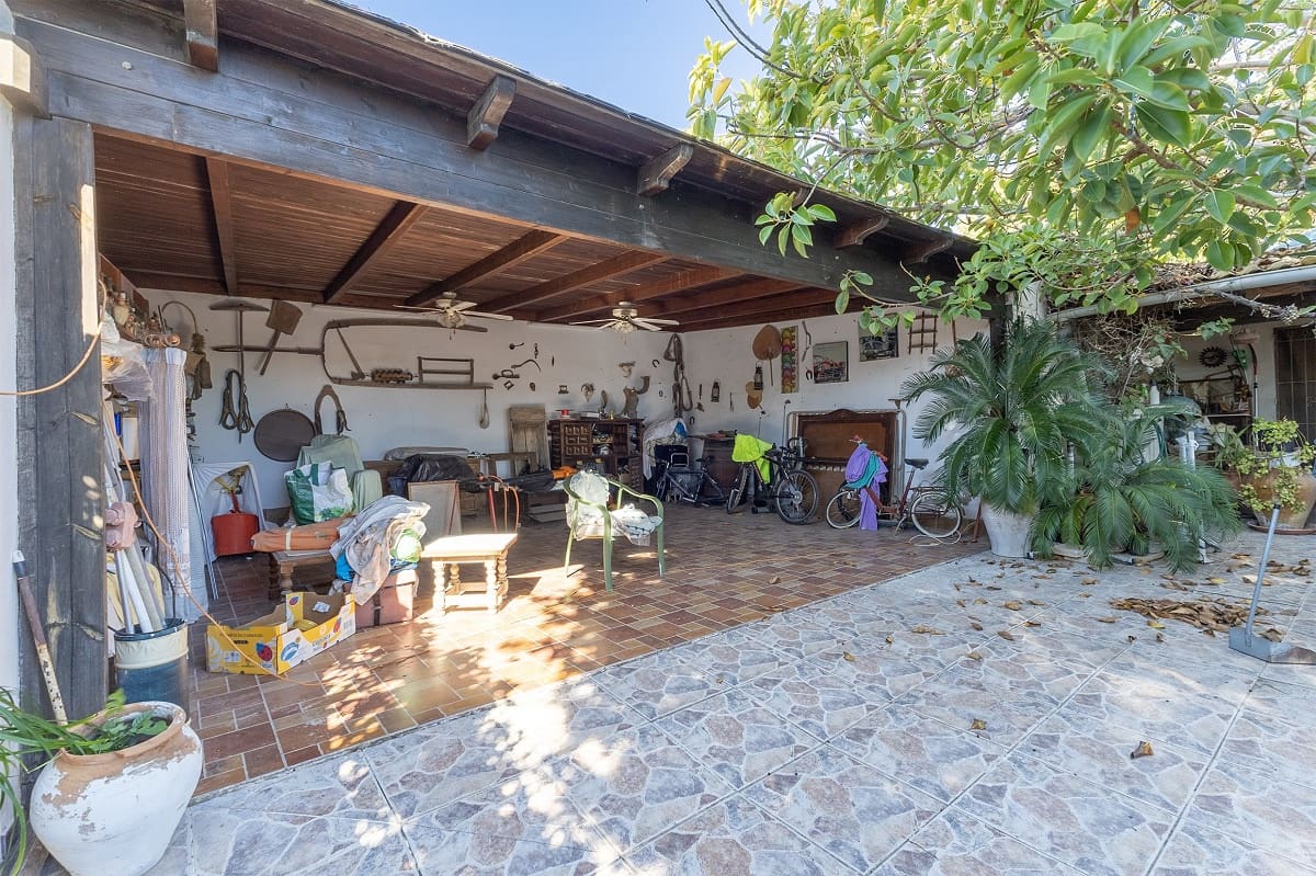 4 bedroom Villa for sale in Orihuela with garage - € 349,969 (Ref: 8896457)