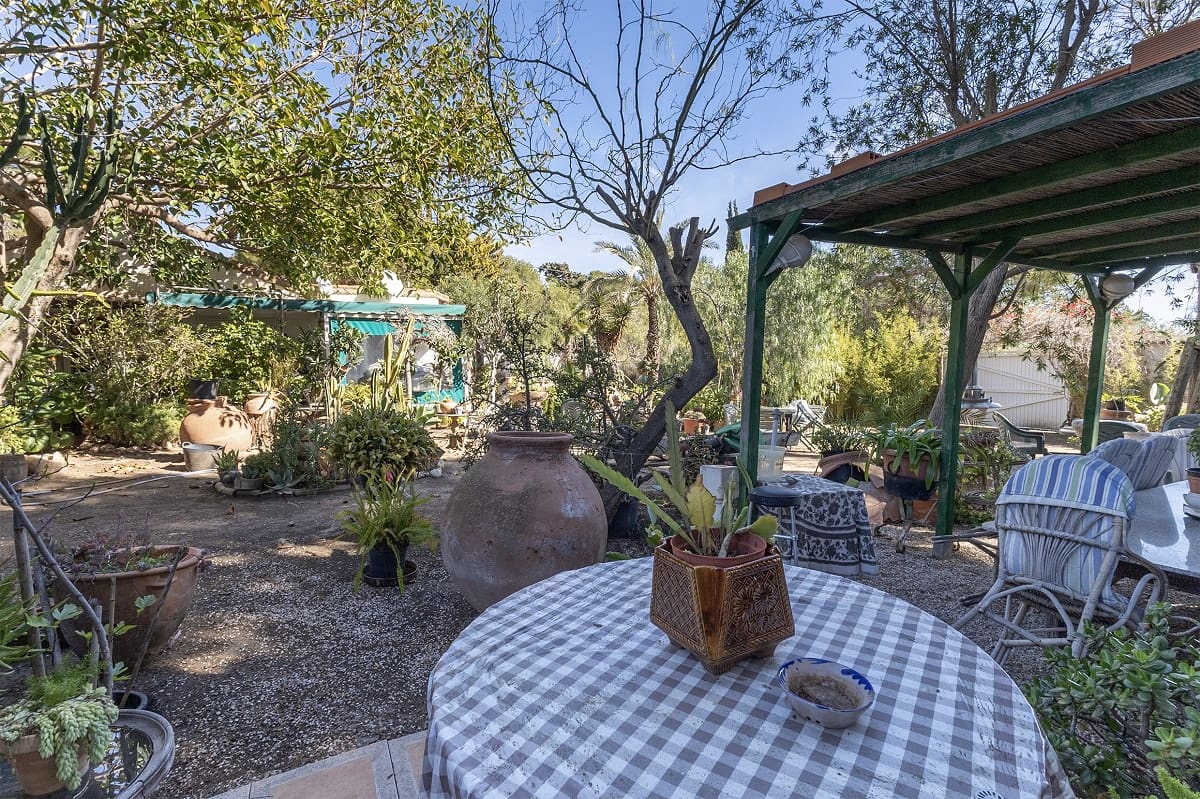 4 bedroom Villa for sale in Orihuela with garage - € 349,969 (Ref: 8896457)