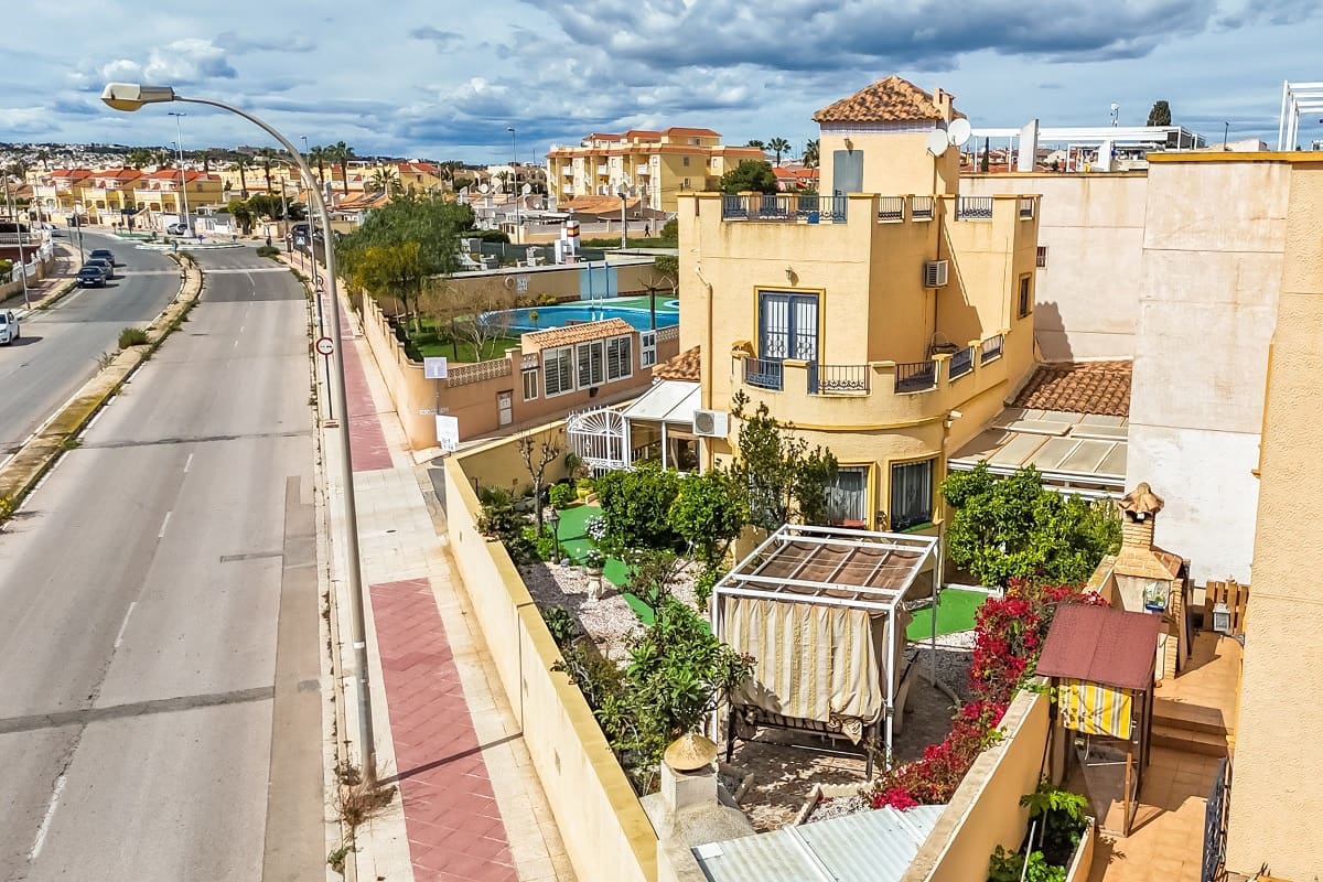3 sypialnia Willa na sprzedaż w Orihuela Costa z basenem - 299 000 € (Ref: 8912802)