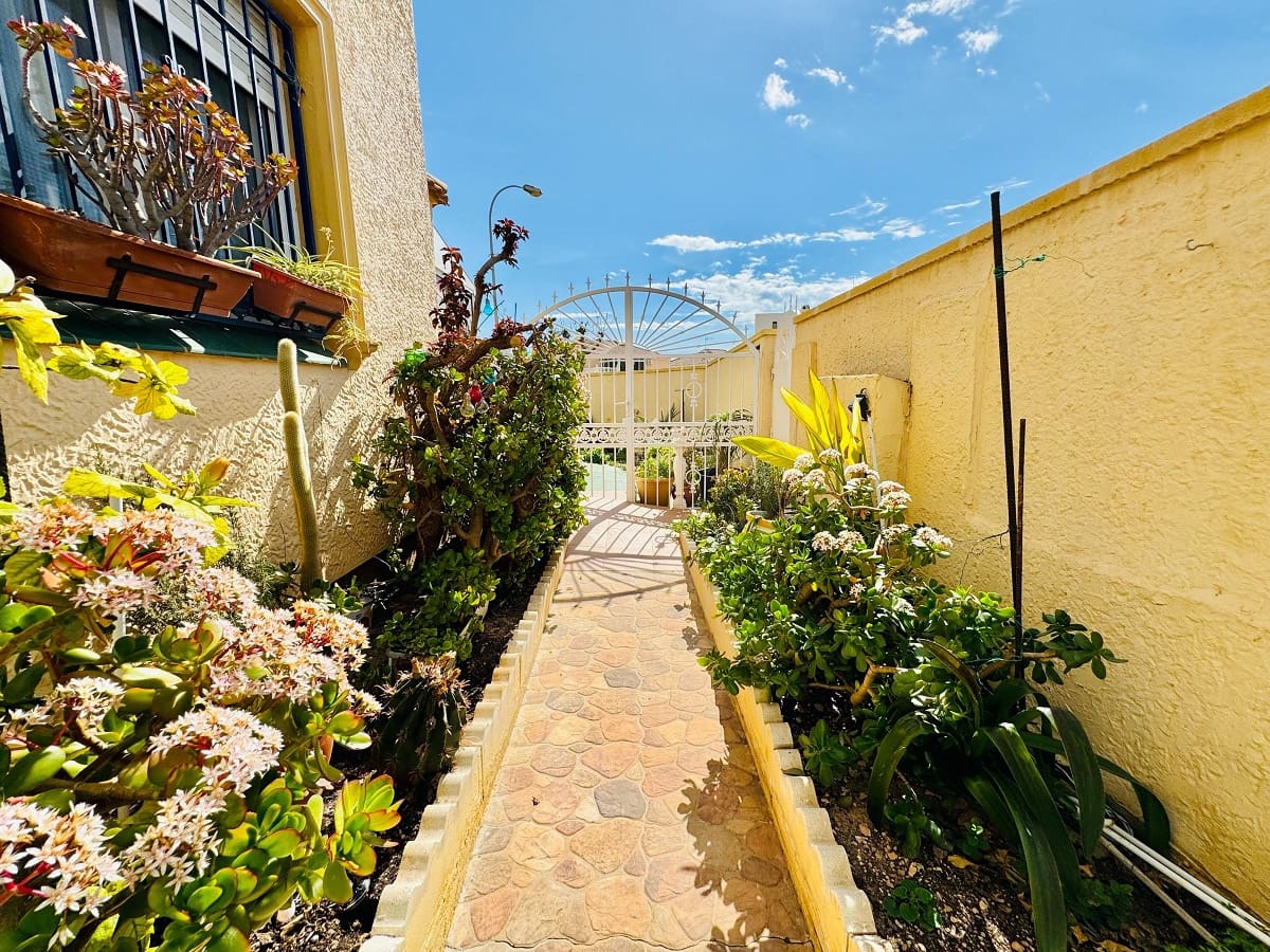 3 sypialnia Willa na sprzedaż w Orihuela Costa z basenem - 299 000 € (Ref: 8912802)