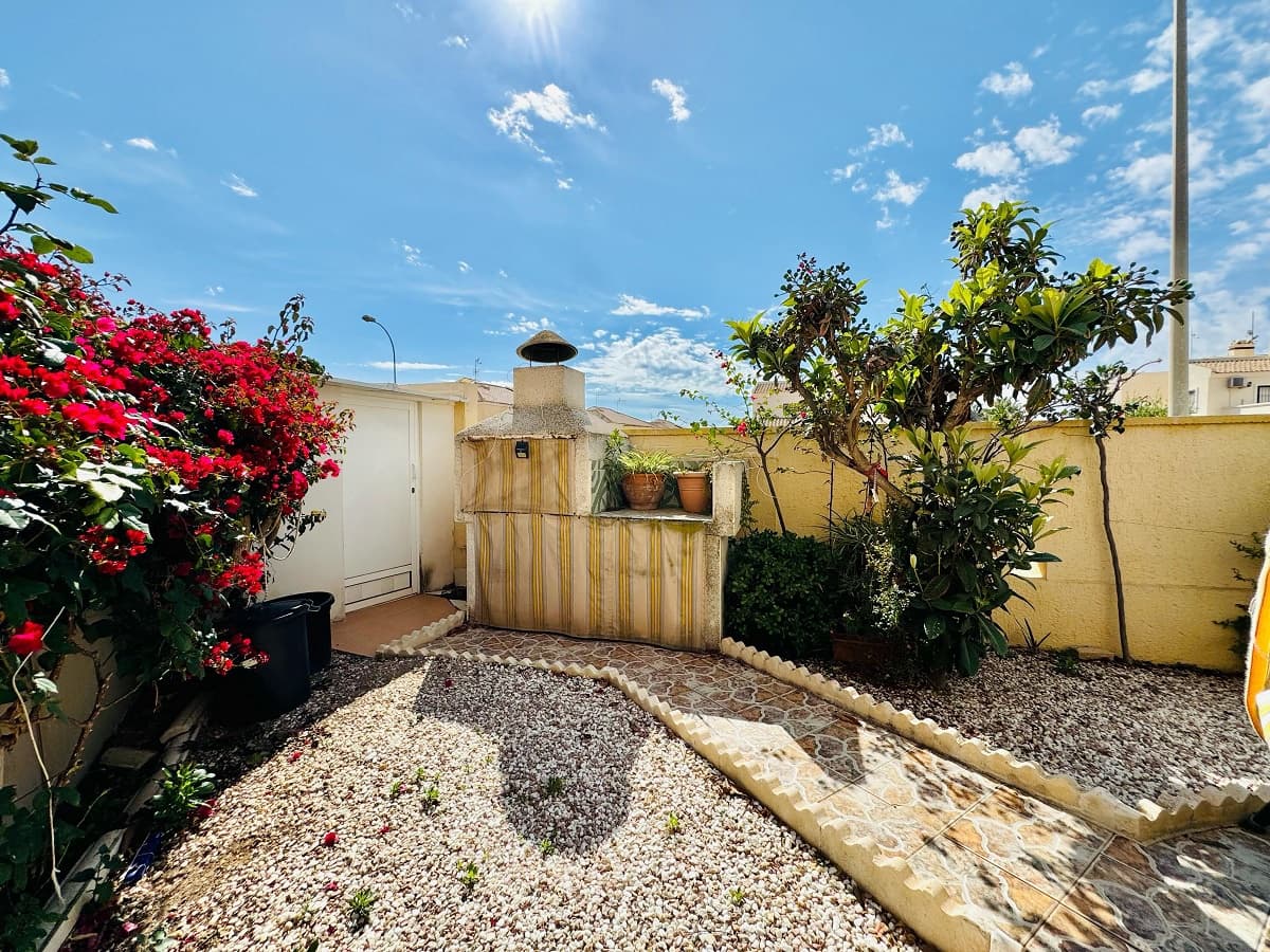 3 sypialnia Willa na sprzedaż w Orihuela Costa z basenem - 299 000 € (Ref: 8912802)