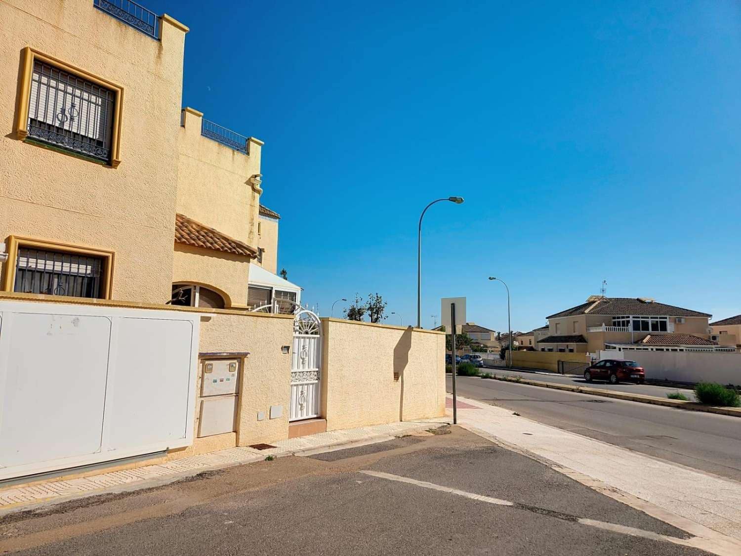 3 sypialnia Willa na sprzedaż w Orihuela Costa z basenem - 299 000 € (Ref: 8912802)