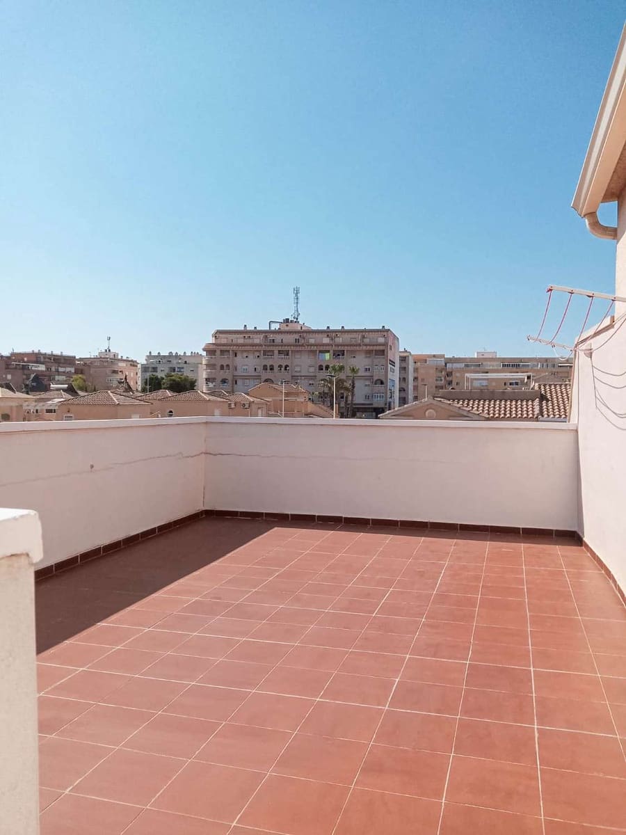 2 soveværelse Lejlighed til salg i Torrevieja med swimmingpool garage - € 165.000 (Ref: 8942740)