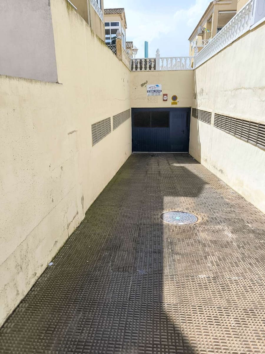 2 soveværelse Lejlighed til salg i Torrevieja med swimmingpool garage - € 165.000 (Ref: 8942740)