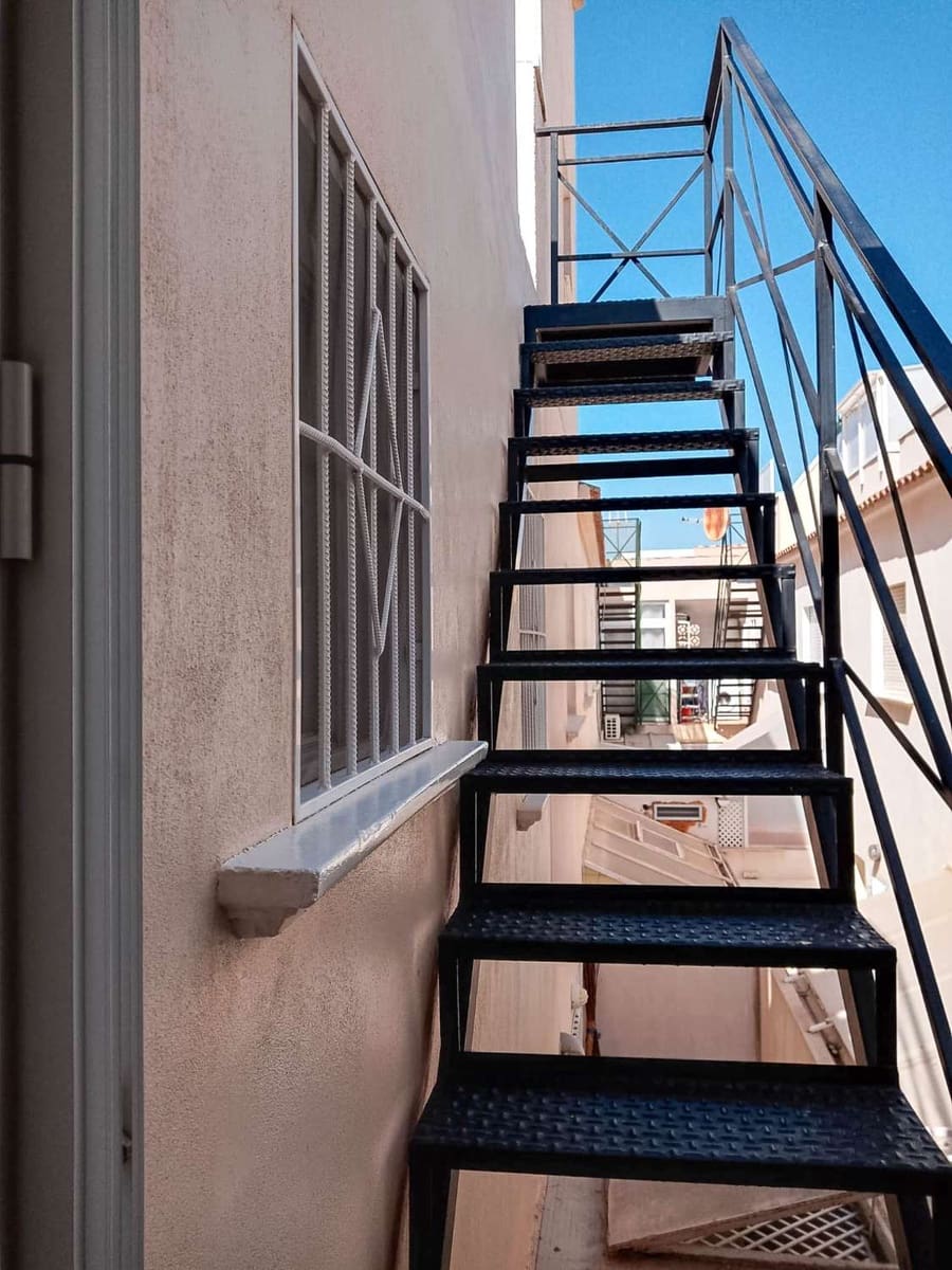 2 soveværelse Lejlighed til salg i Torrevieja med swimmingpool garage - € 165.000 (Ref: 8942740)