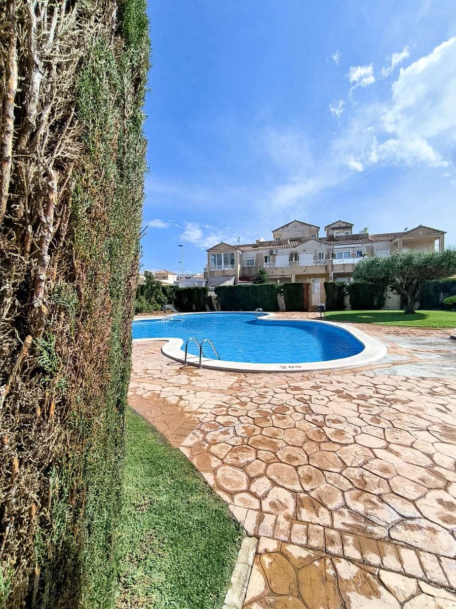 2 soveværelse Lejlighed til salg i Torrevieja med swimmingpool garage - € 165.000 (Ref: 8942740)