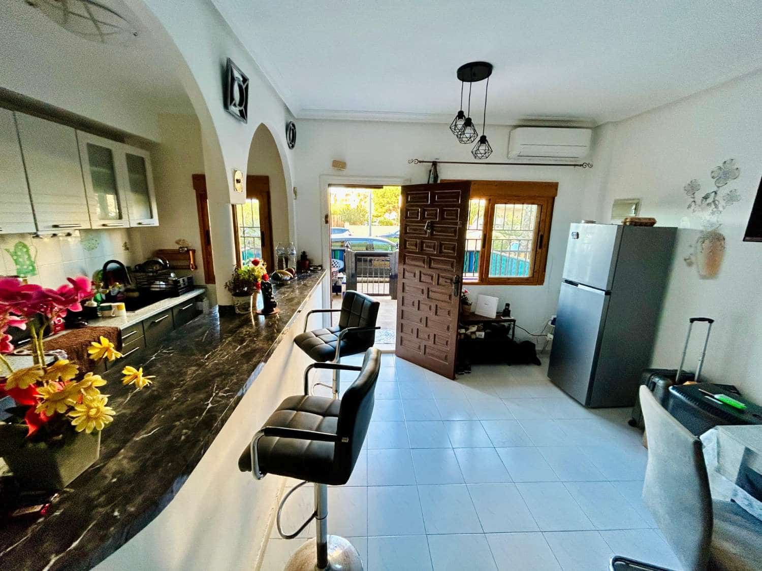 2 bedroom Flat for sale in Torrevieja with pool - € 158,050 (Ref: 8946004)