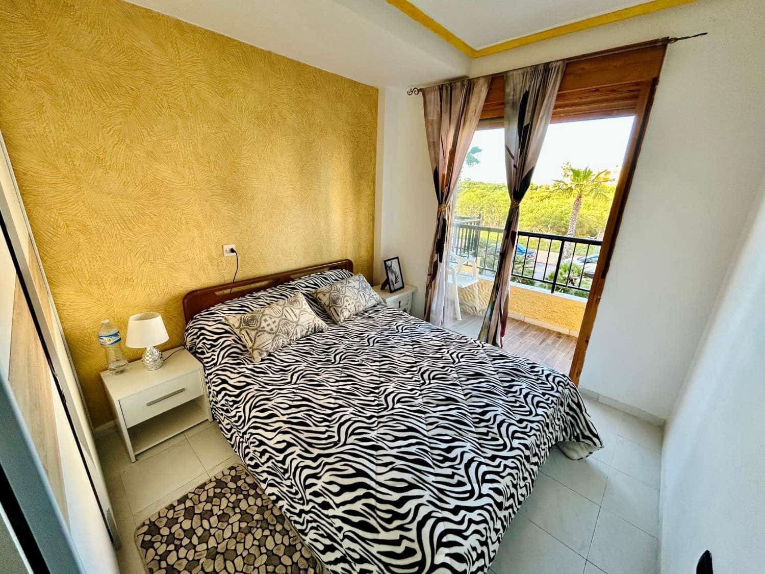 2 bedroom Flat for sale in Torrevieja with pool - € 158,050 (Ref: 8946004)