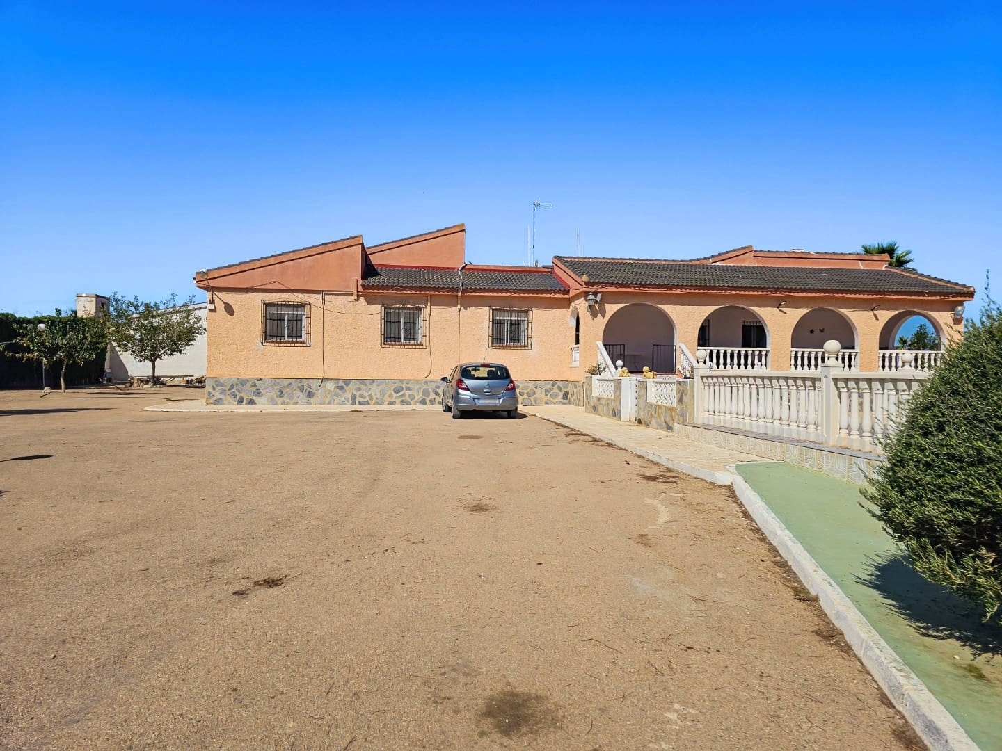 5 soveværelse Finca/Landehus til salg i Algorfa med swimmingpool - € 750.000 (Ref: 8968061)