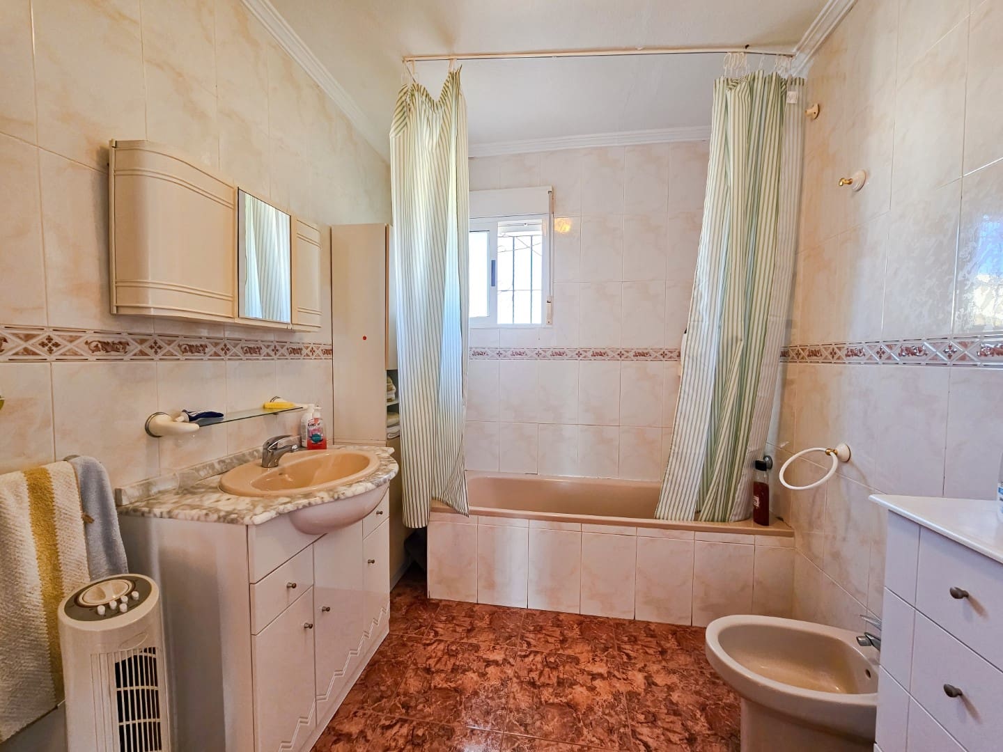 5 soveværelse Finca/Landehus til salg i Algorfa med swimmingpool - € 750.000 (Ref: 8968061)