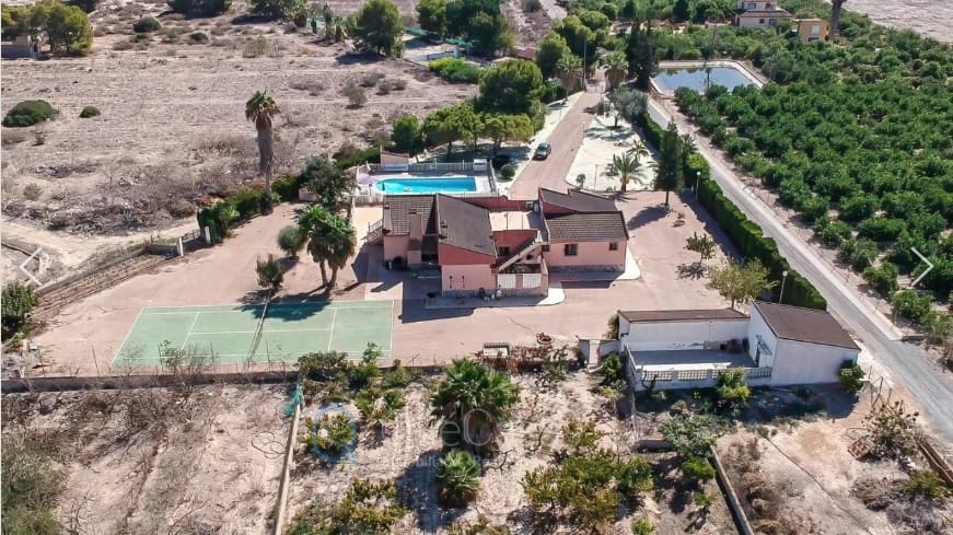 5 soveværelse Finca/Landehus til salg i Algorfa med swimmingpool - € 750.000 (Ref: 8968061)