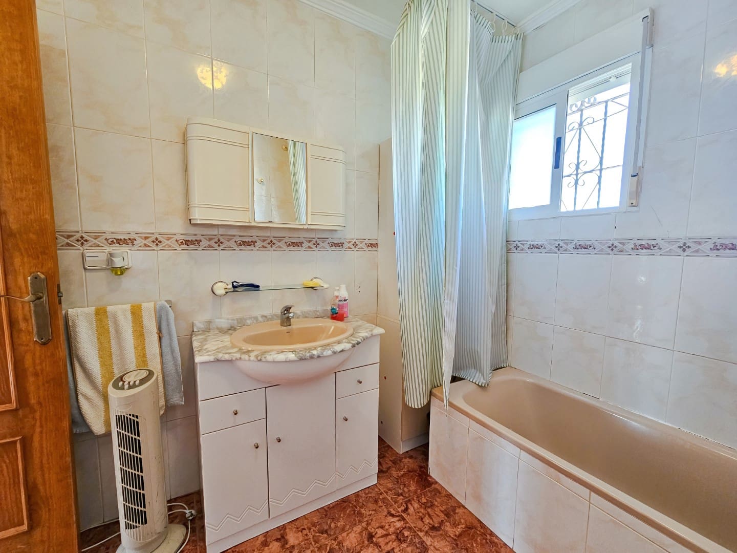 5 soveværelse Finca/Landehus til salg i Algorfa med swimmingpool - € 750.000 (Ref: 8968061)