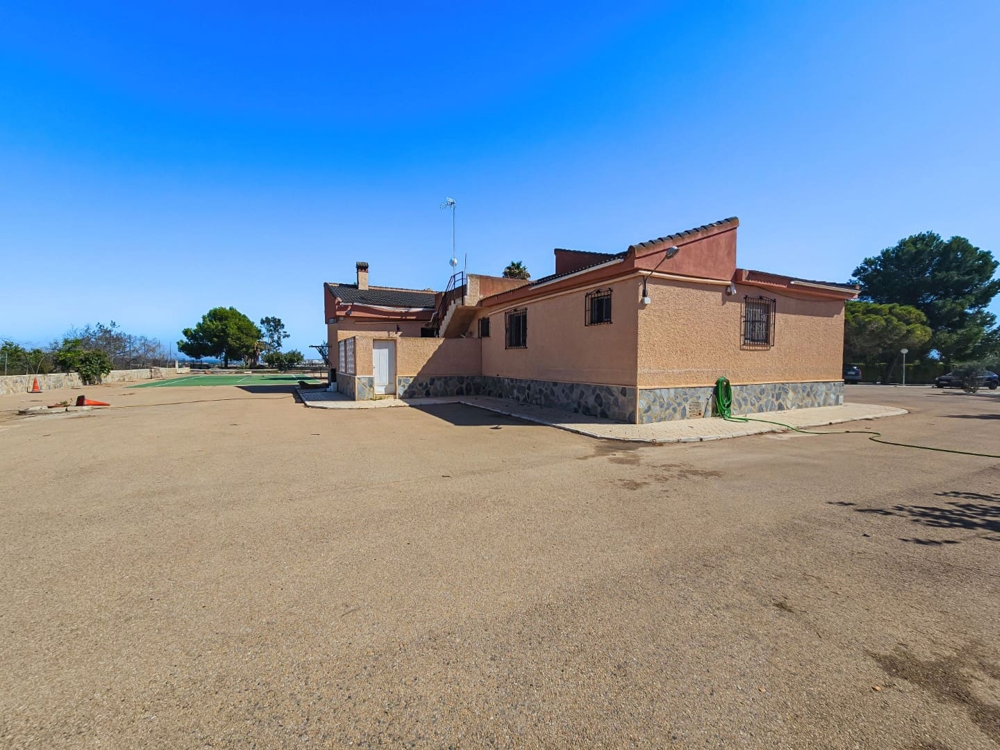 5 soveværelse Finca/Landehus til salg i Algorfa med swimmingpool - € 750.000 (Ref: 8968061)