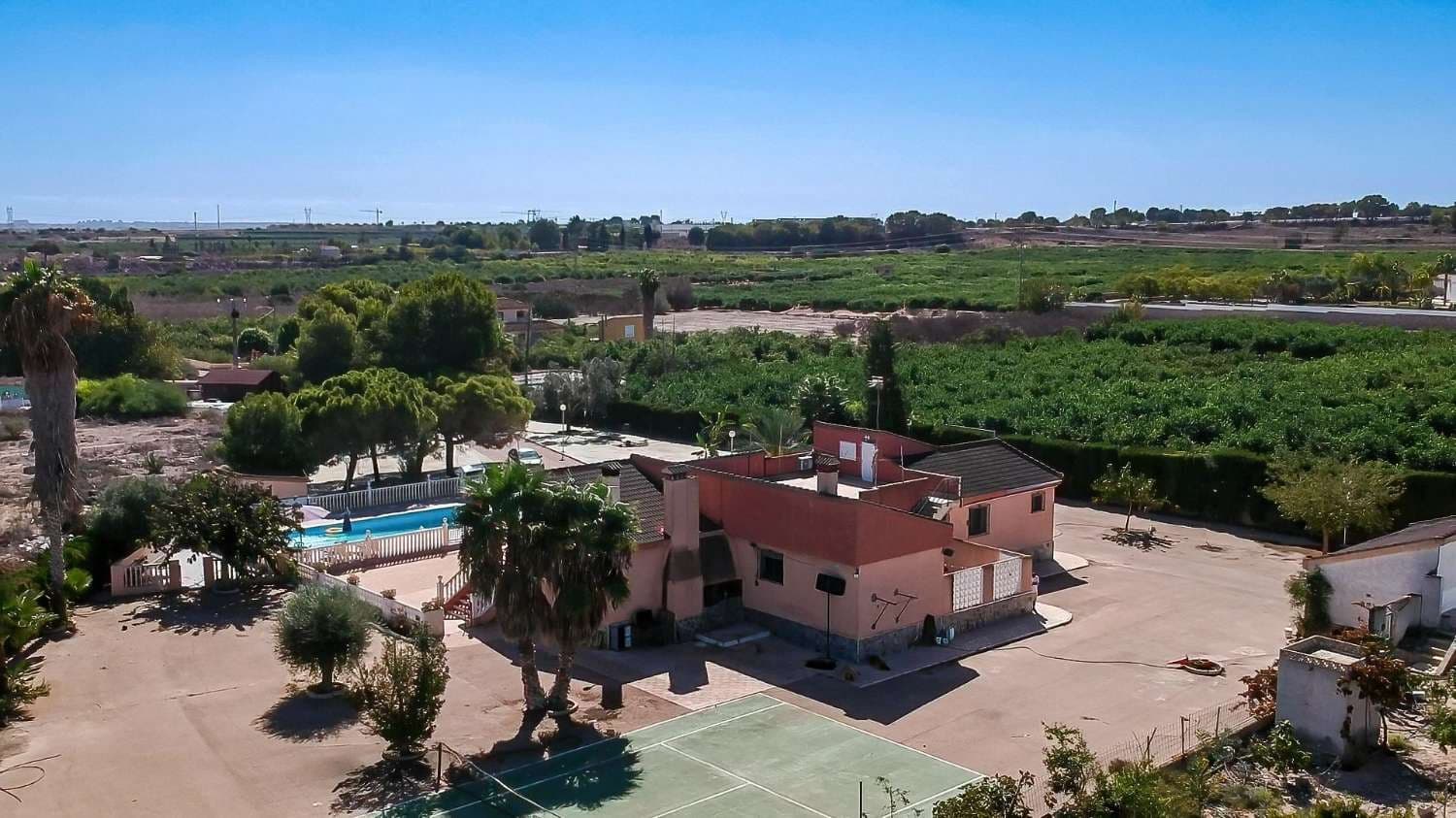 5 soveværelse Finca/Landehus til salg i Algorfa med swimmingpool - € 750.000 (Ref: 8968061)