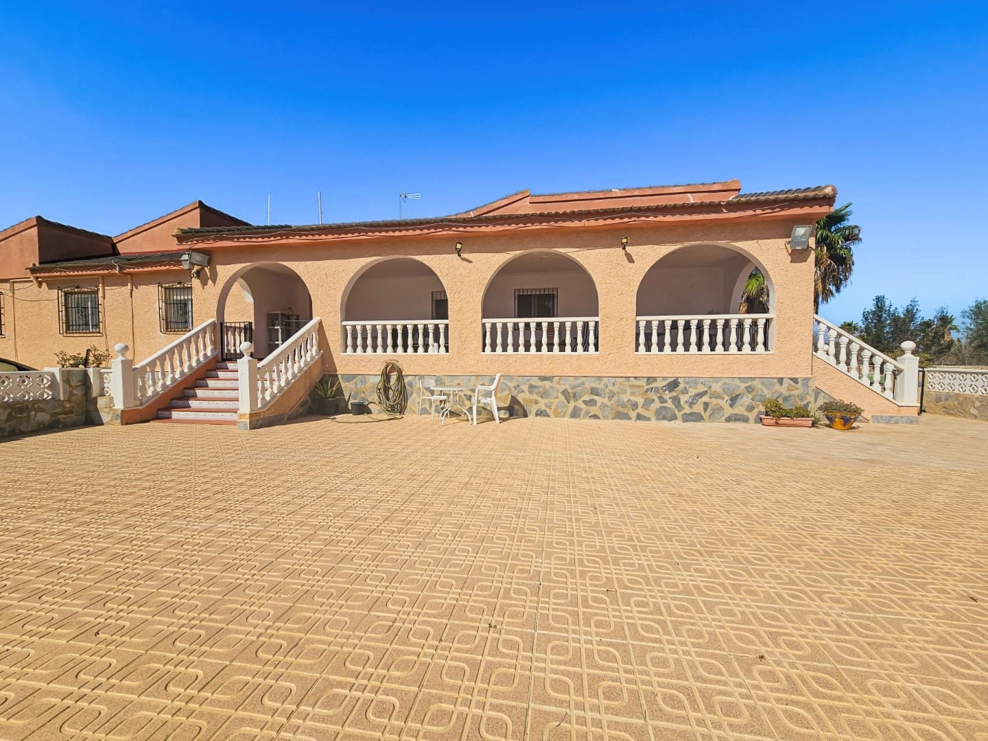 5 soveværelse Finca/Landehus til salg i Algorfa med swimmingpool - € 750.000 (Ref: 8968061)