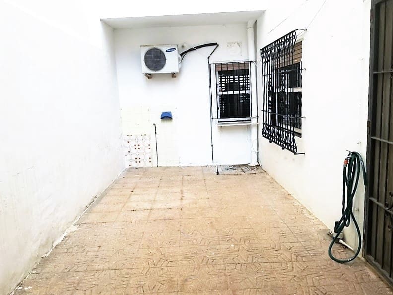 Erhverv til salg i Torrevieja - € 110.000 (Ref: 8982209)