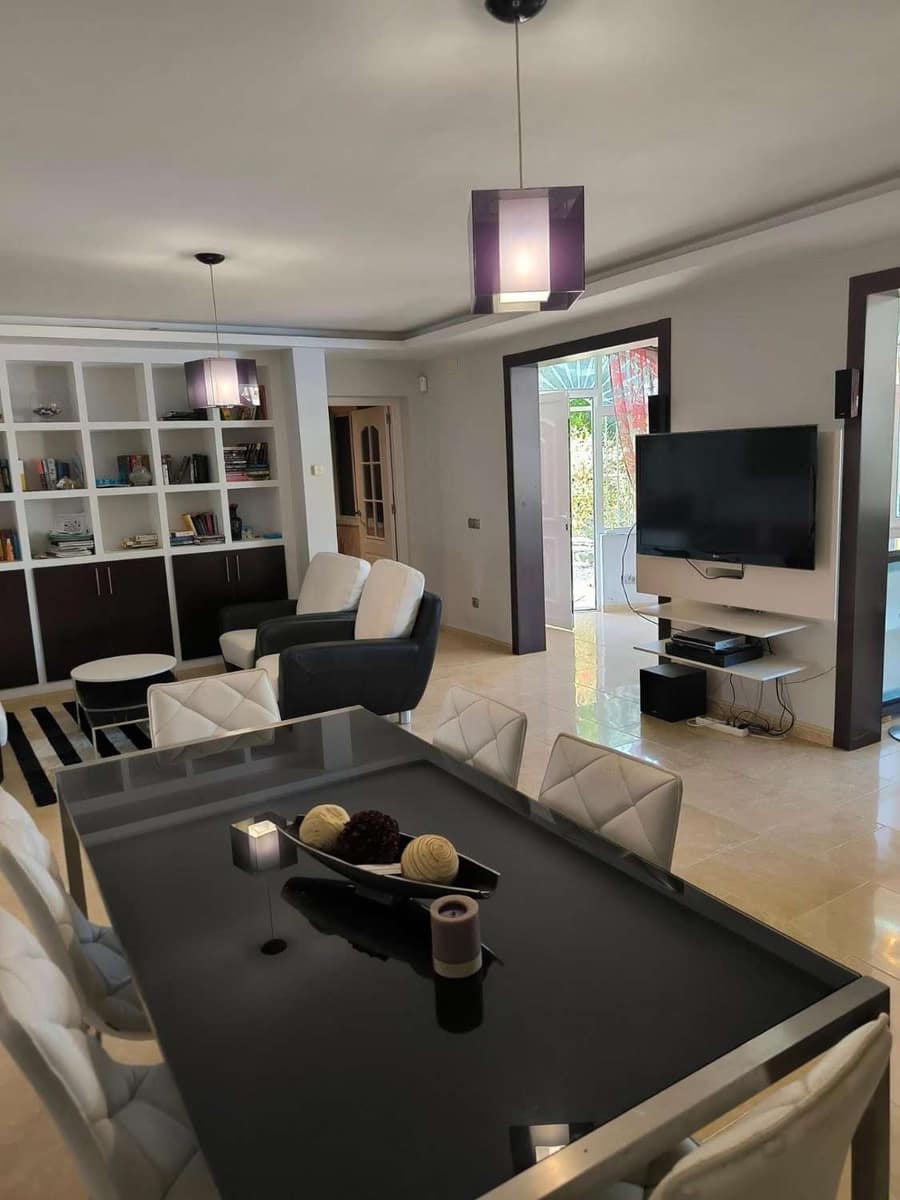 5 soverom Villa til salgs i Torrevieja med svømmebasseng - € 550 000 (Ref: 9010479)