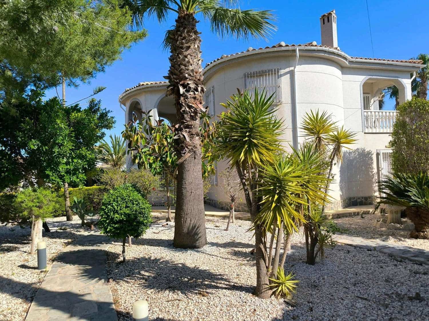 5 soverom Villa til salgs i Torrevieja med svømmebasseng - € 550 000 (Ref: 9010479)