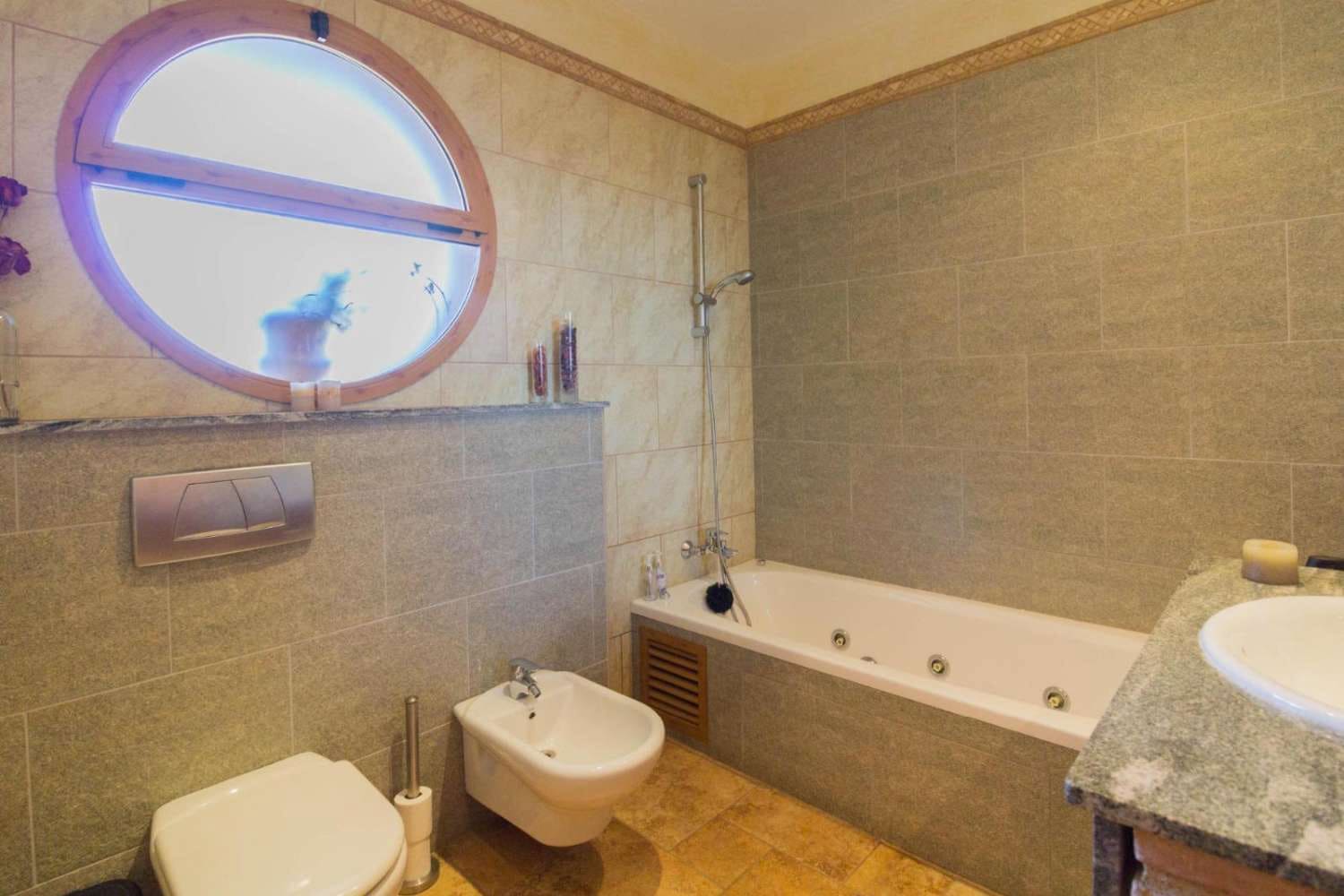 8 soveværelse Villa til salg i Redovan med swimmingpool - € 399.969 (Ref: 9023499)