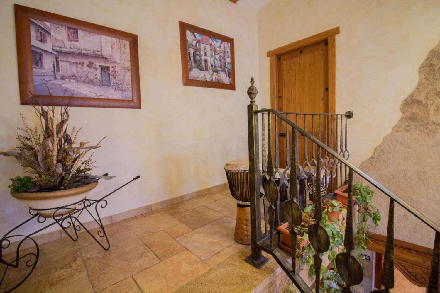 8 soveværelse Villa til salg i Redovan med swimmingpool - € 399.969 (Ref: 9023499)