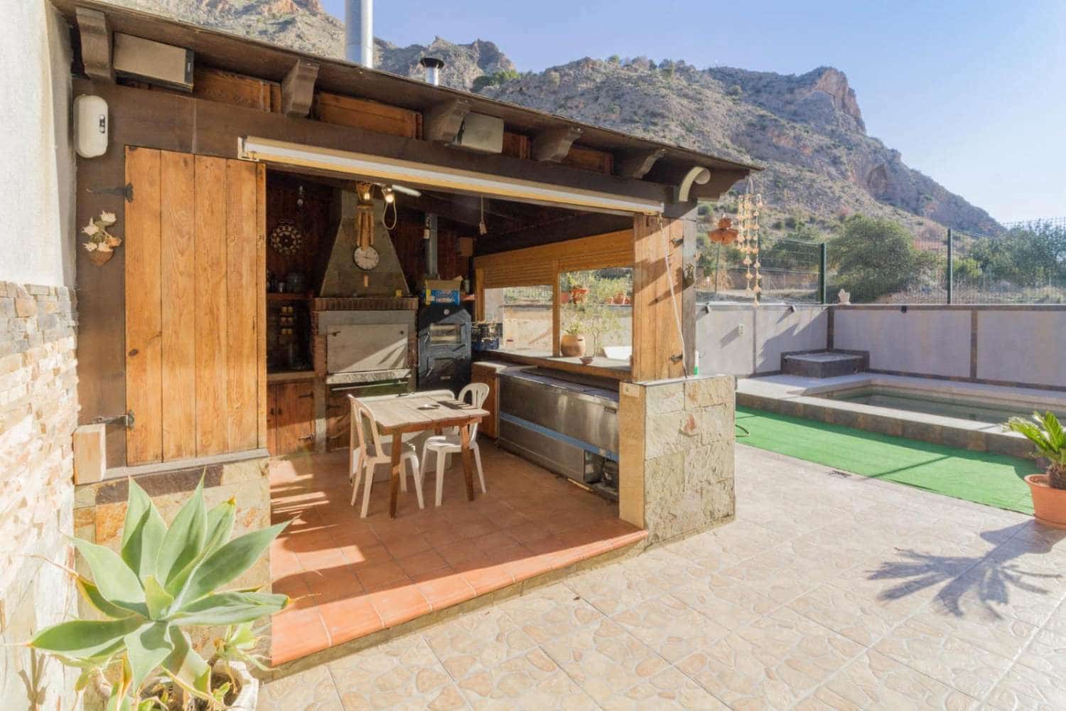 8 soveværelse Villa til salg i Redovan med swimmingpool - € 399.969 (Ref: 9023499)