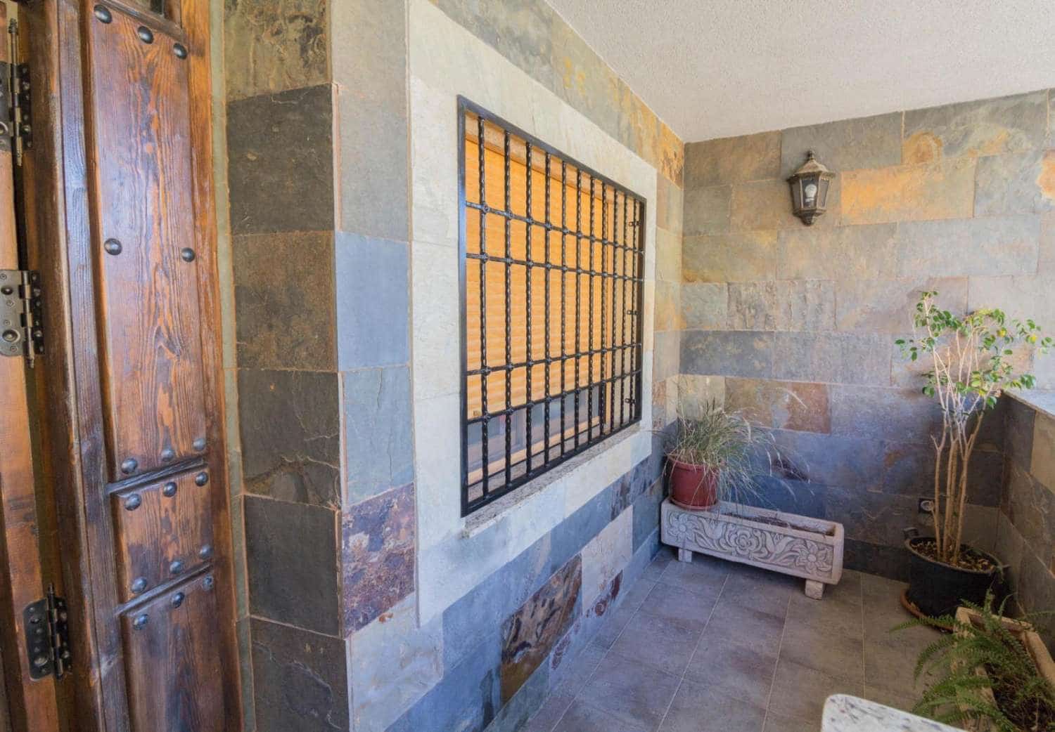 8 soveværelse Villa til salg i Redovan med swimmingpool - € 399.969 (Ref: 9023499)