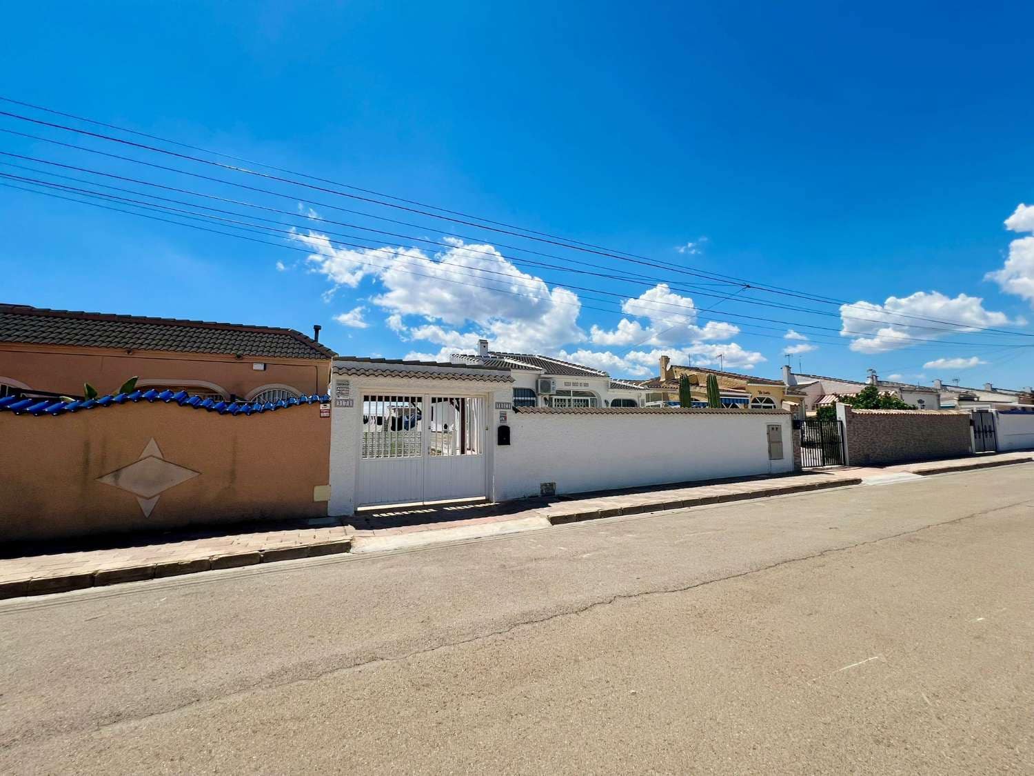 2 soveværelse Rækkehus til salg i El Chaparral med swimmingpool garage - € 239.995 (Ref: 9023500)